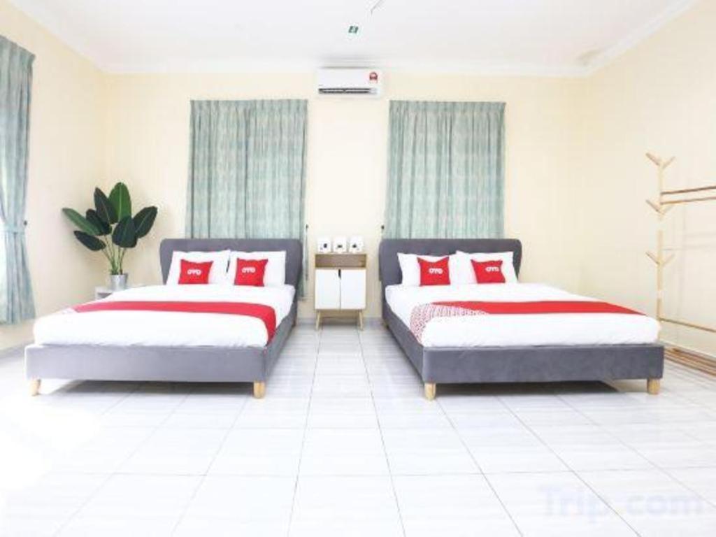 Oyo 89607 Aloha Chalet Kampung Raja Екстериор снимка
