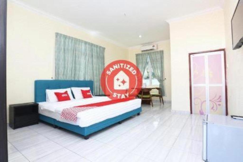 Oyo 89607 Aloha Chalet Kampung Raja Екстериор снимка