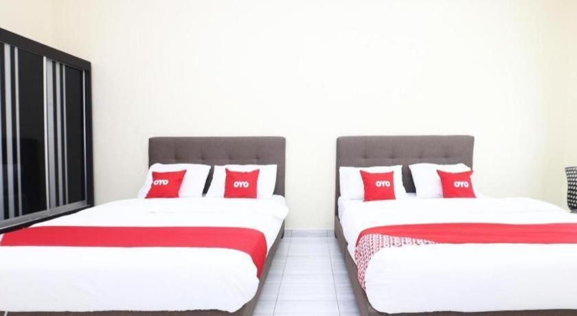 Oyo 89607 Aloha Chalet Kampung Raja Екстериор снимка